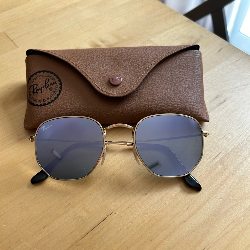 RAY-BAN Gold lenses with blue light flash mirror 
RB3548N Hexagonal Flat Lenses
